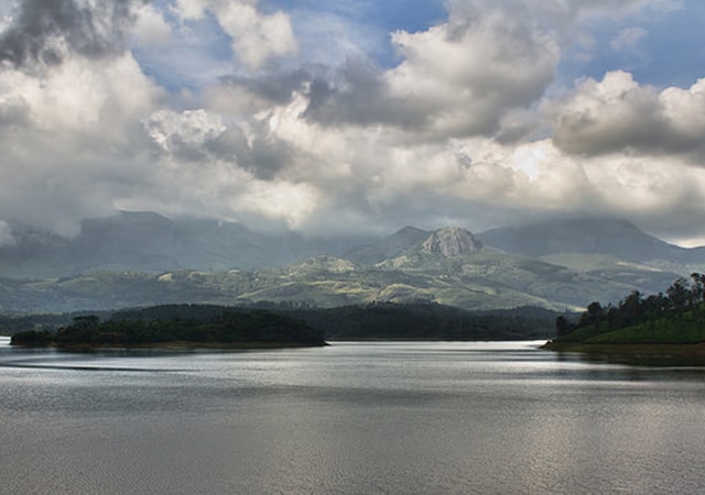 Anayirangal Dam