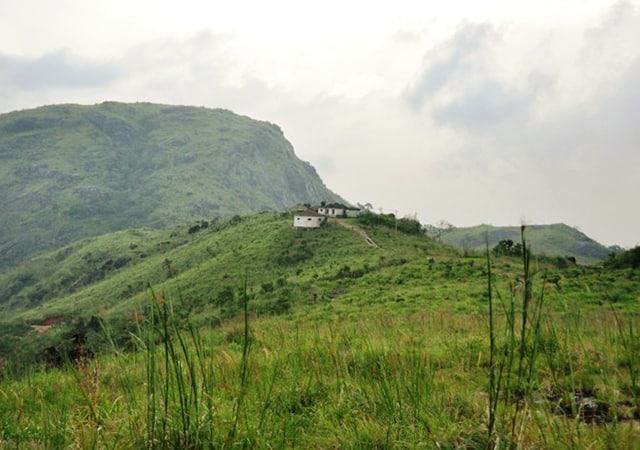 Ilaveezhapoonchira