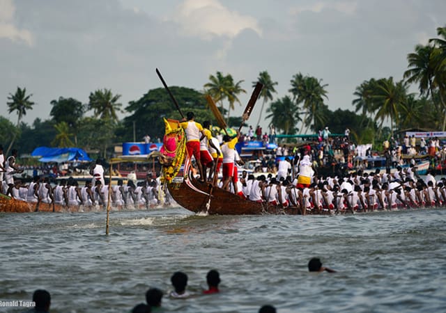Cheer for Nehru Trophy Boat race