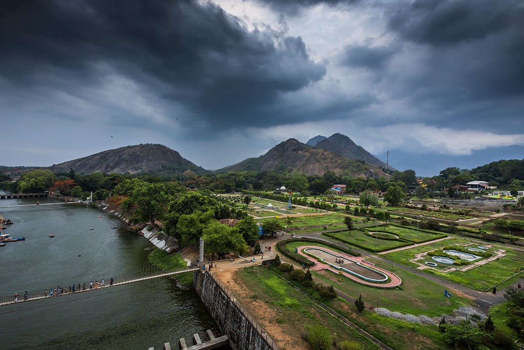 Malampuzha Garden scenic view included in Kerala tour packages