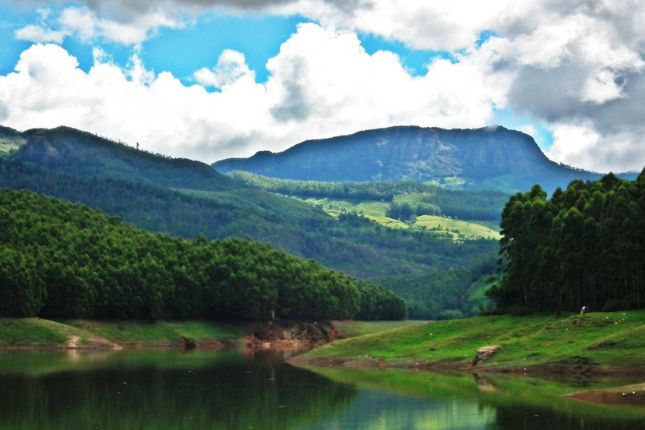 Echo Point Munnar view on Kochi to Munnar travel route in Kerala tour packages