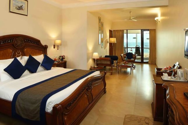 Beachfront resorts in Kovalam perfect for Alleppey to Kovalam tour package stays