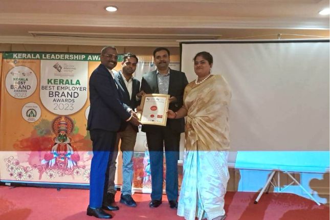 Paradise Holidays receiving Kerala Brand Leadership Award 2023 for trusted Kerala tour packages provider