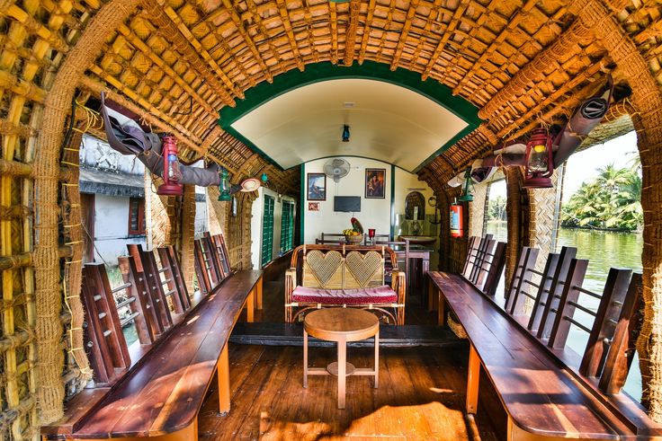 private luxury houseboat Kerala backwaters stay